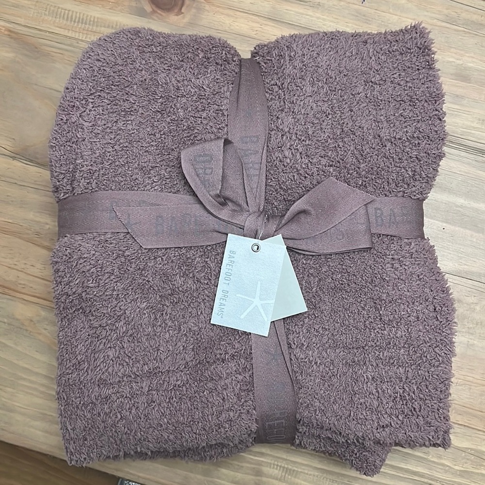 Barefoot dreams cozychic full size throw new with tags